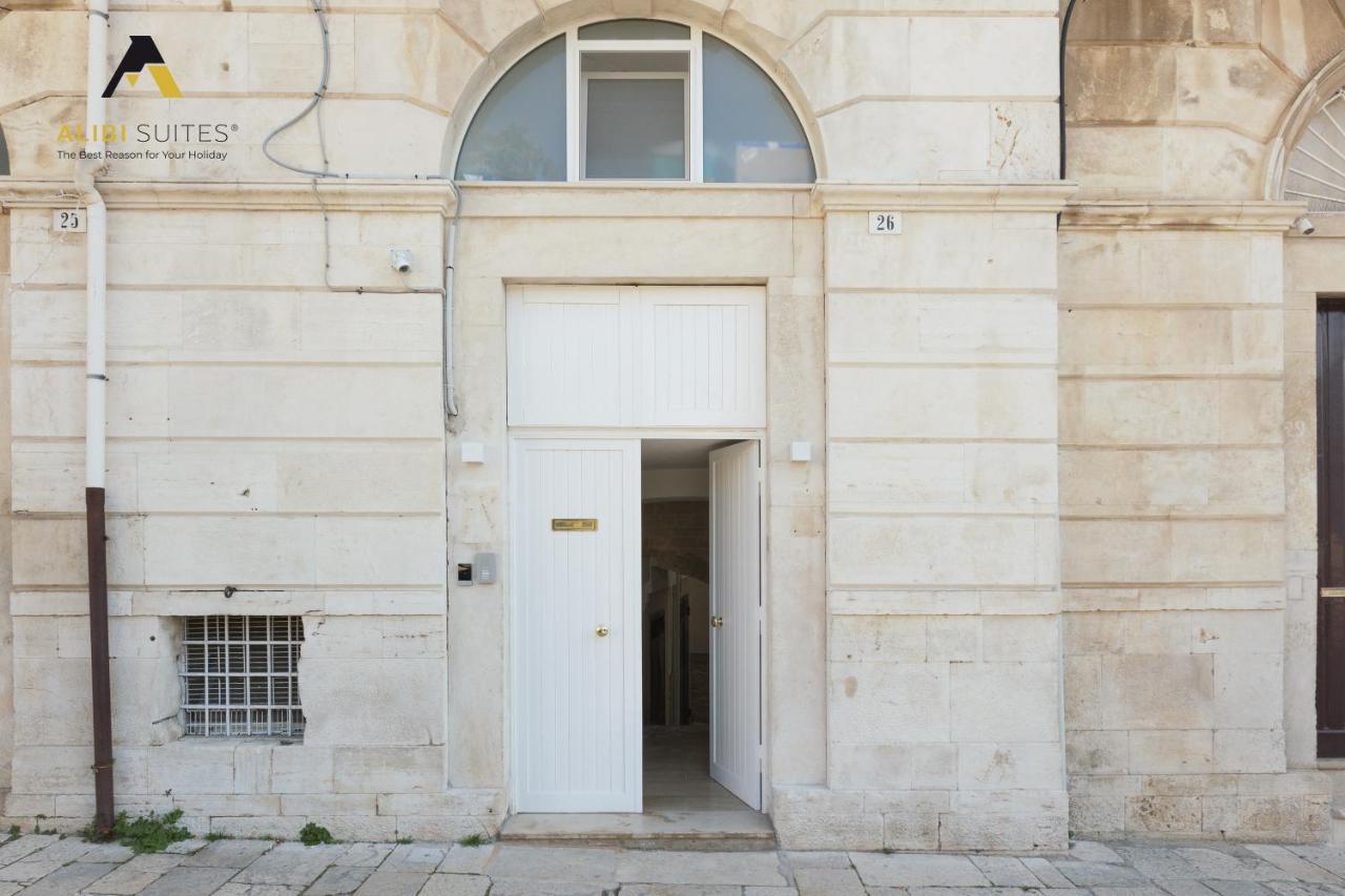 Alibi Suites Suite Museum: Gioiello Con Vista Sul Museo Archeologico Nazionale, Letto E Doccia Con Cromoterapia, Smart Tv, Wifi E A/C Ruvo di Puglia Buitenkant foto